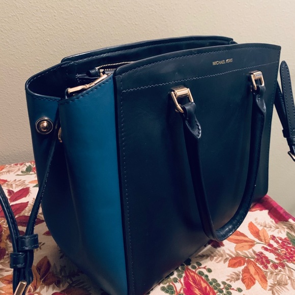 Beautiful Michael Kors handbag. - Picture 3 of 4